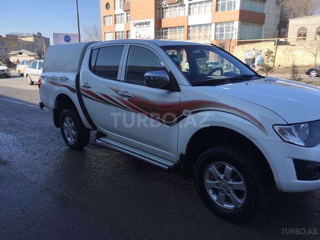 Mitsubishi L200 2011, 115,000 km - 2.5 л - Bakı