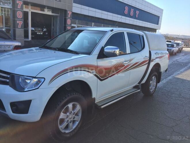 Mitsubishi L200 2011, 115,000 km - 2.5 л - Bakı