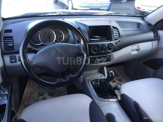 Mitsubishi L200 2011, 115,000 km - 2.5 л - Bakı