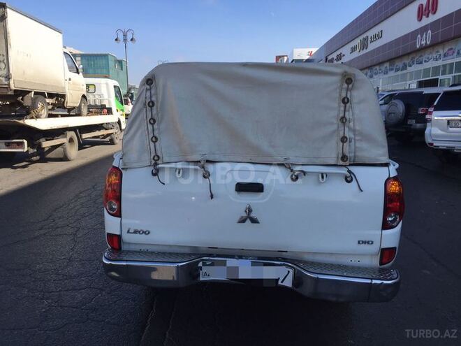 Mitsubishi L200 2011, 115,000 km - 2.5 л - Bakı