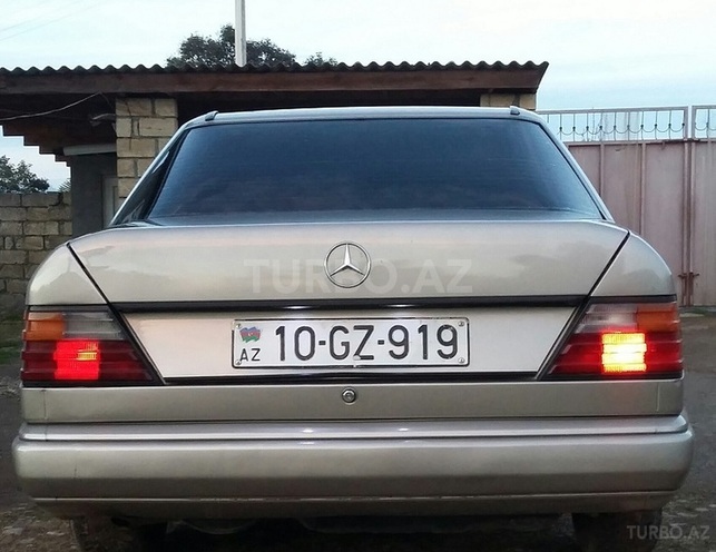 Mercedes E 230 1989, 298,572 km - 2.3 l - Lənkəran