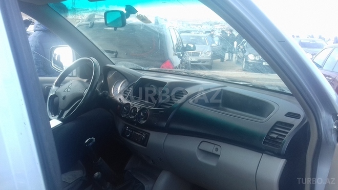 Mitsubishi L200 2007, 200,000 km - 2.5 l - Bakı