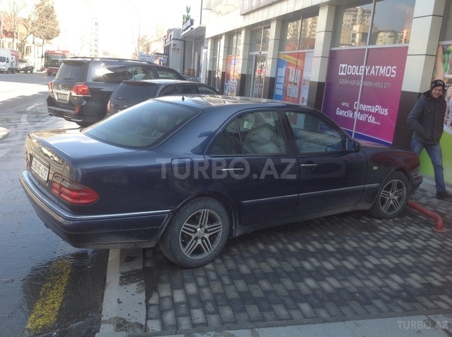 Mercedes E 240 1999, 248,000 km - 2.4 l - Bakı