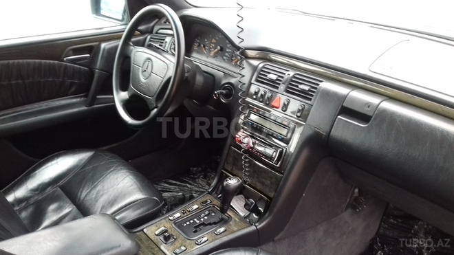 Mercedes E 230 1997, 325,000 km - 2.3 l - Bakı