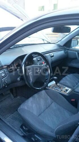 Mercedes E 220 1999, 355,000 km - 2.2 l - Sumqayıt