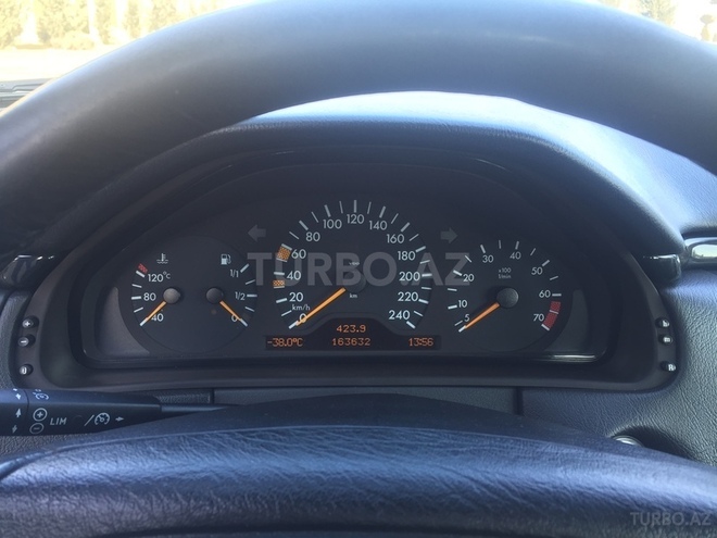 Mercedes E 240 1999, 163,637 km - 2.4 л - Gəncə