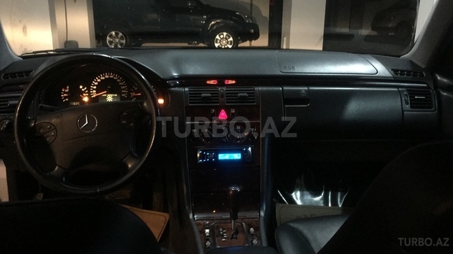 Mercedes E 240 2000, 270,000 km - 2.6 l - Bakı