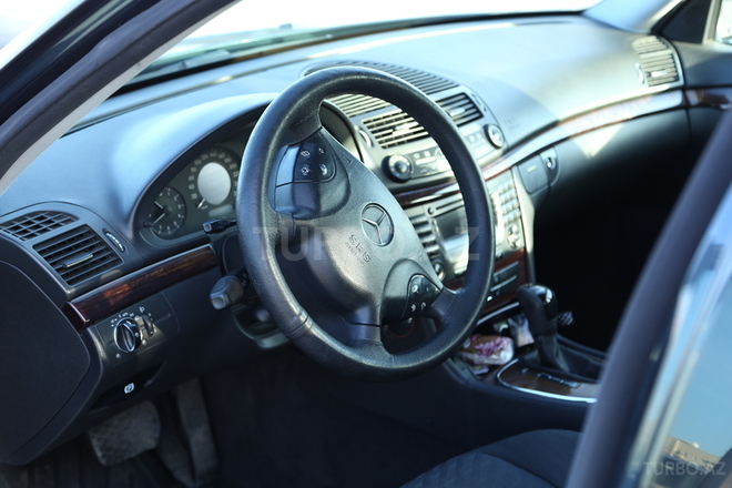Mercedes E 220 2002, 225,000 km - 2.2 л - Bakı