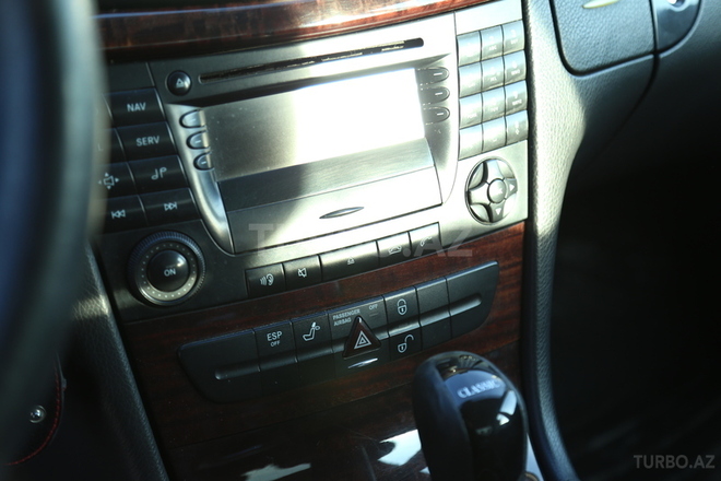 Mercedes E 220 2002, 225,000 km - 2.2 л - Bakı