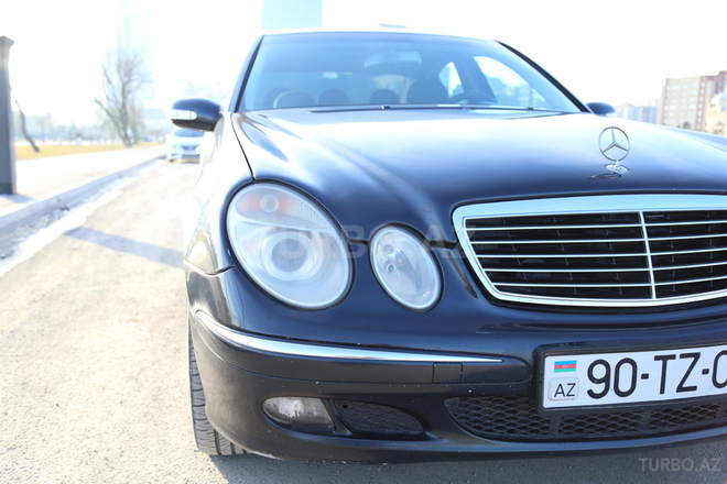 Mercedes E 220 2002, 225,000 km - 2.2 л - Bakı