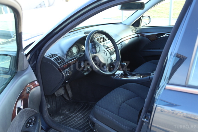 Mercedes E 220 2002, 225,000 km - 2.2 л - Bakı