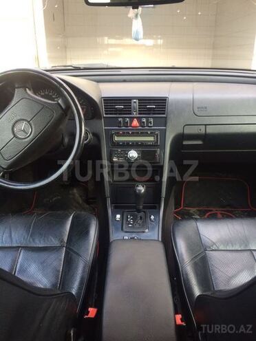 Mercedes C 200 2000, 260,300 km - 2.0 л - Bakı