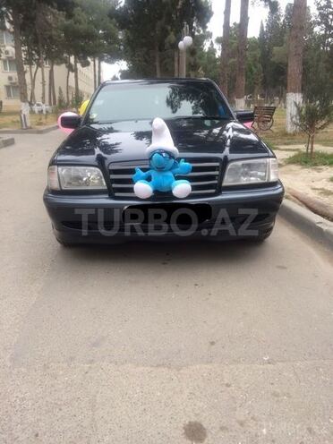Mercedes C 200 2000, 260,300 km - 2.0 л - Bakı