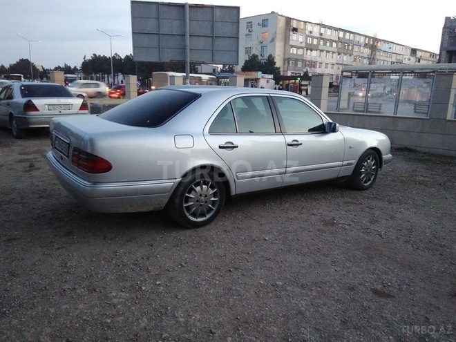 Mercedes E 230 1996, 318,254 km - 2.3 l - Sumqayıt