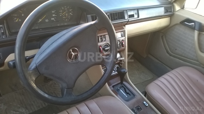 Mercedes E 250 1990, 397,000 km - 2.5 l - Bakı