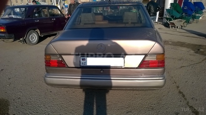 Mercedes E 250 1990, 397,000 km - 2.5 l - Bakı