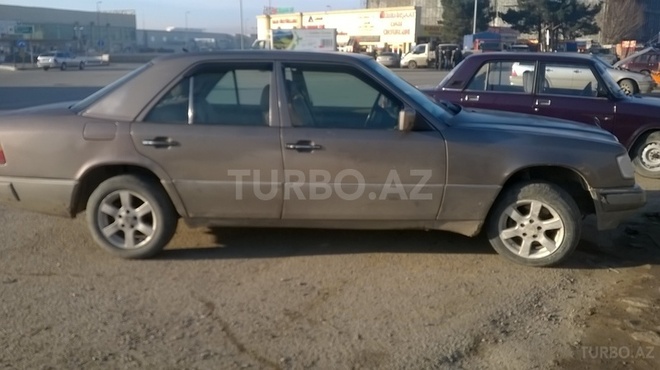Mercedes E 250 1990, 397,000 km - 2.5 l - Bakı