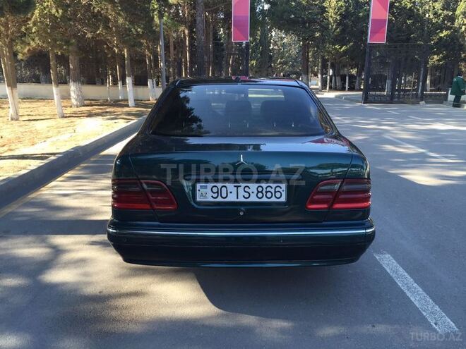 Mercedes E 220 2001, 358,000 km - 2.2 l - Sumqayıt