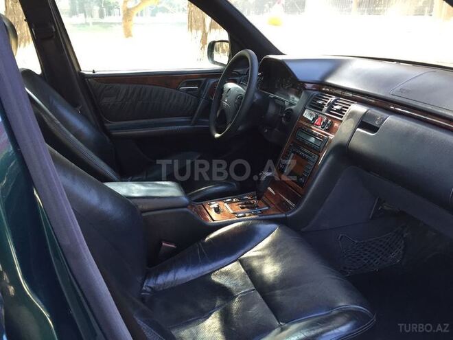 Mercedes E 220 2001, 358,000 km - 2.2 l - Sumqayıt
