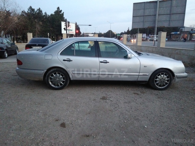 Mercedes E 230 1996, 324,552 km - 2.3 l - Sumqayıt