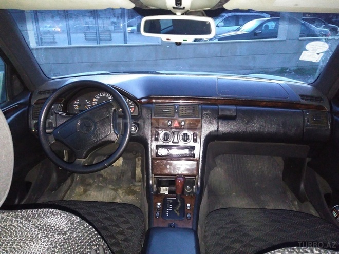 Mercedes E 230 1996, 324,552 km - 2.3 l - Sumqayıt