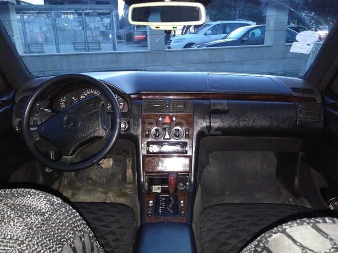 Mercedes E 230 1996, 324,552 km - 2.3 l - Sumqayıt