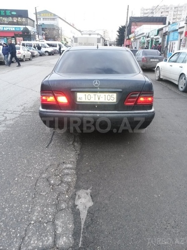 Mercedes E 240 1998, 260,000 km - 2.4 l - Bakı