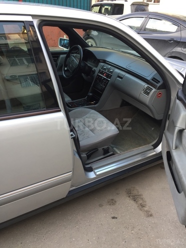 Mercedes E 230 1996, 219,400 km - 2.3 l - Bakı