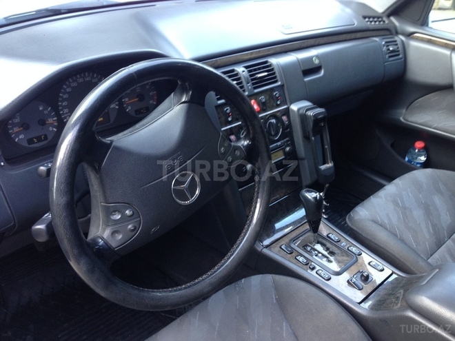 Mercedes E 200 2001, 189,000 km - 2.0 л - Bakı