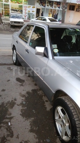 Mercedes E 220 1994, 306,954 km - 2.2 л - Bakı