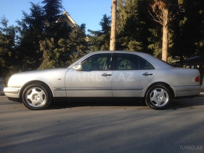 Mercedes E 240 1998, 233,000 km - 2.4 л - Bakı