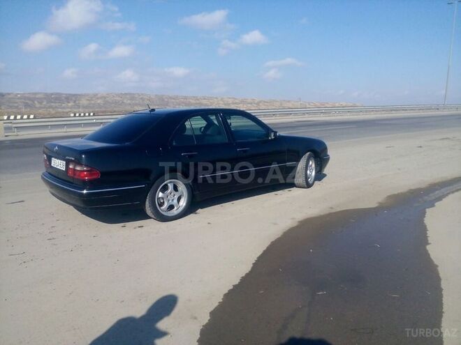 Mercedes E 220 2001, 280,000 km - 2.2 l - Bakı