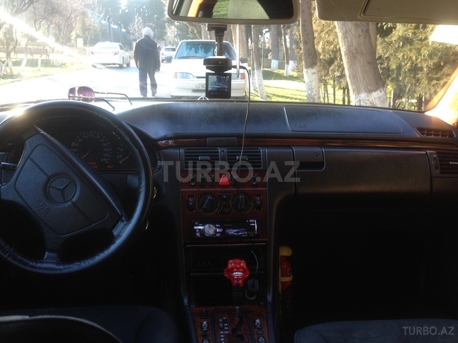 Mercedes E 240 1998, 233,000 km - 2.4 л - Bakı
