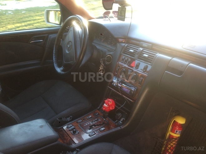 Mercedes E 240 1998, 233,000 km - 2.4 л - Bakı
