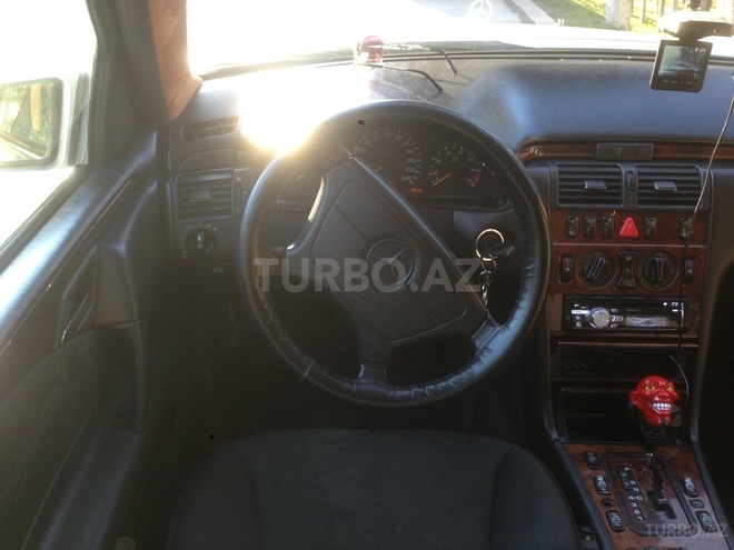 Mercedes E 240 1998, 233,000 km - 2.4 л - Bakı