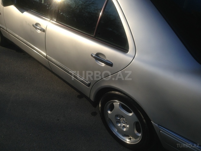 Mercedes E 240 1998, 233,000 km - 2.4 л - Bakı