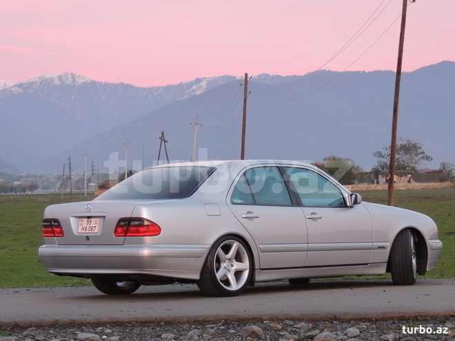 Mercedes E 320 2000, 172,000 km - 3.2 l - Zaqatala