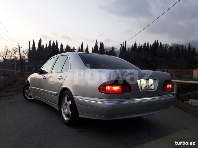 Mercedes E 320 2000, 172,000 km - 3.2 l - Zaqatala