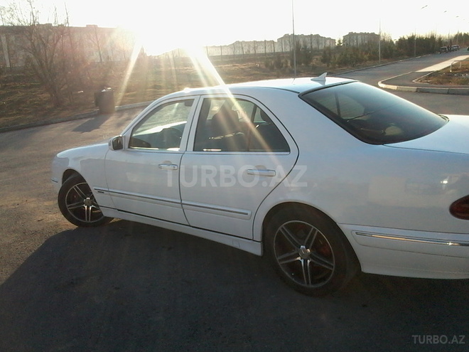 Mercedes E 220 2000, 322,412 km - 2.2 l - Yevlax