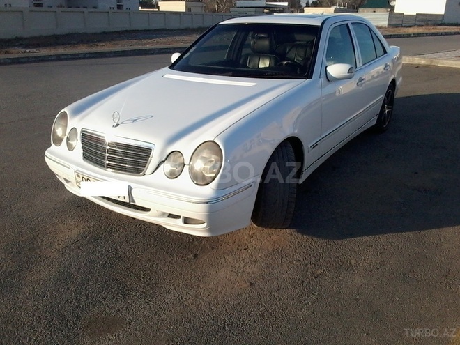 Mercedes E 220 2000, 322,412 km - 2.2 l - Yevlax