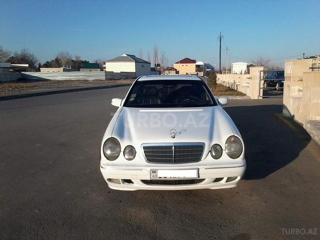 Mercedes E 220 2000, 322,412 km - 2.2 l - Yevlax