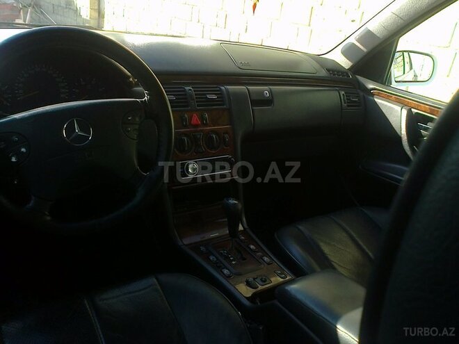 Mercedes E 220 2000, 322,412 km - 2.2 l - Yevlax