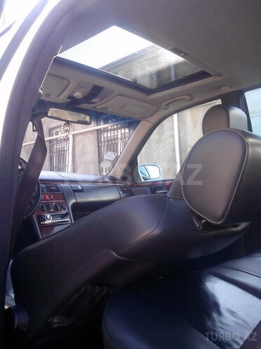 Mercedes E 220 2000, 322,412 km - 2.2 l - Yevlax