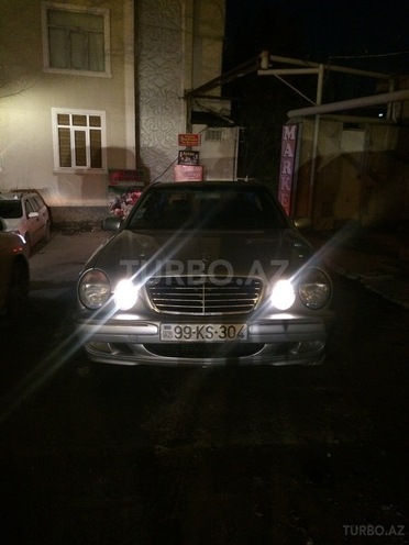 Mercedes E 220 2001, 2,001 km - 2.2 л - Bakı