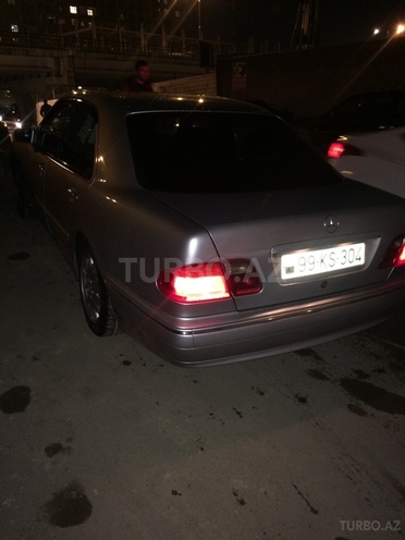 Mercedes E 220 2001, 2,001 km - 2.2 л - Bakı