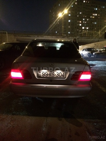 Mercedes E 220 2001, 2,001 km - 2.2 л - Bakı