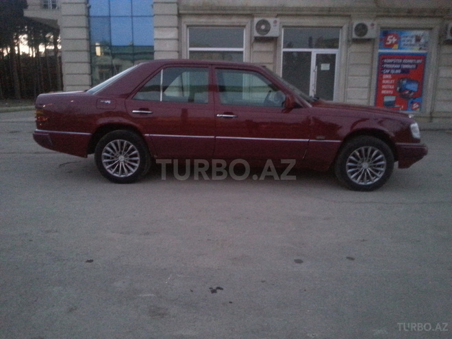 Mercedes E 200 1993, 325,000 km - 2.0 l - Bakı