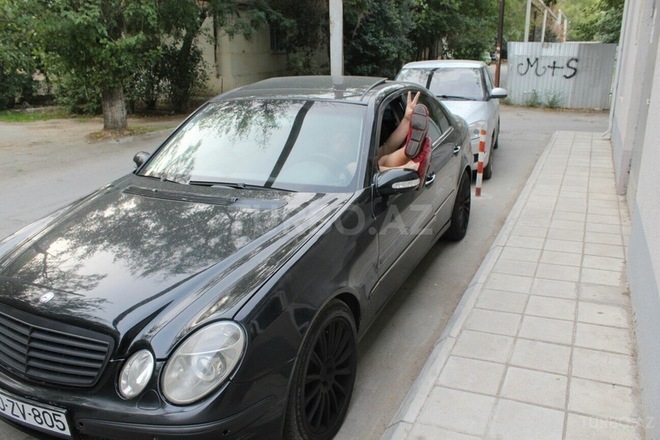 Mercedes E 270 2002, 184,000 km - 0.3 l - Bakı
