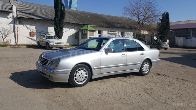 Mercedes E 280 2001, 289,000 km - 2.8 л - Bakı