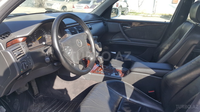 Mercedes E 280 2001, 289,000 km - 2.8 л - Bakı
